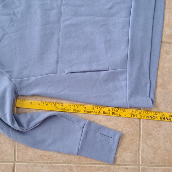 🌍Fabletics🌍 - Picture 3 of 10